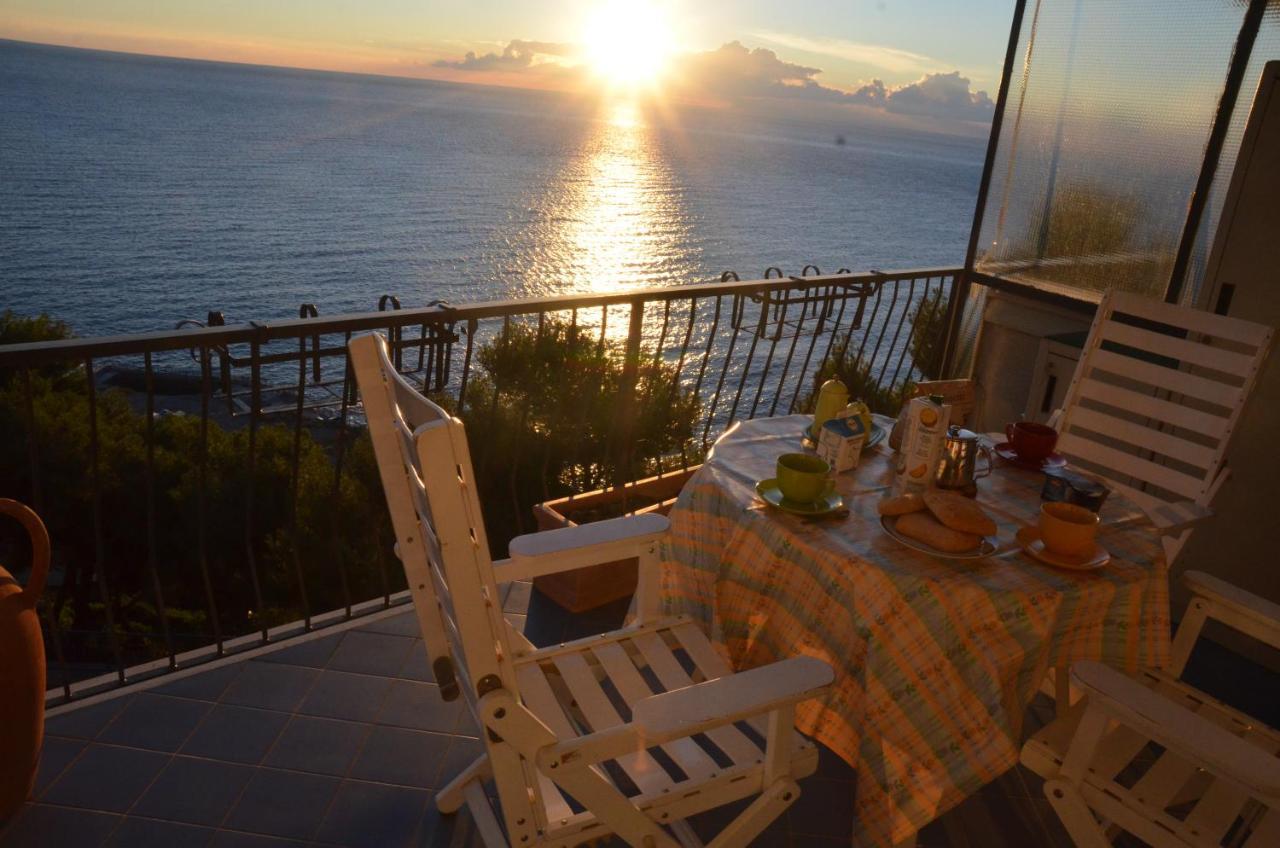 Rocce Di Capo Mimosa - Cervo Apartment Bagian luar foto